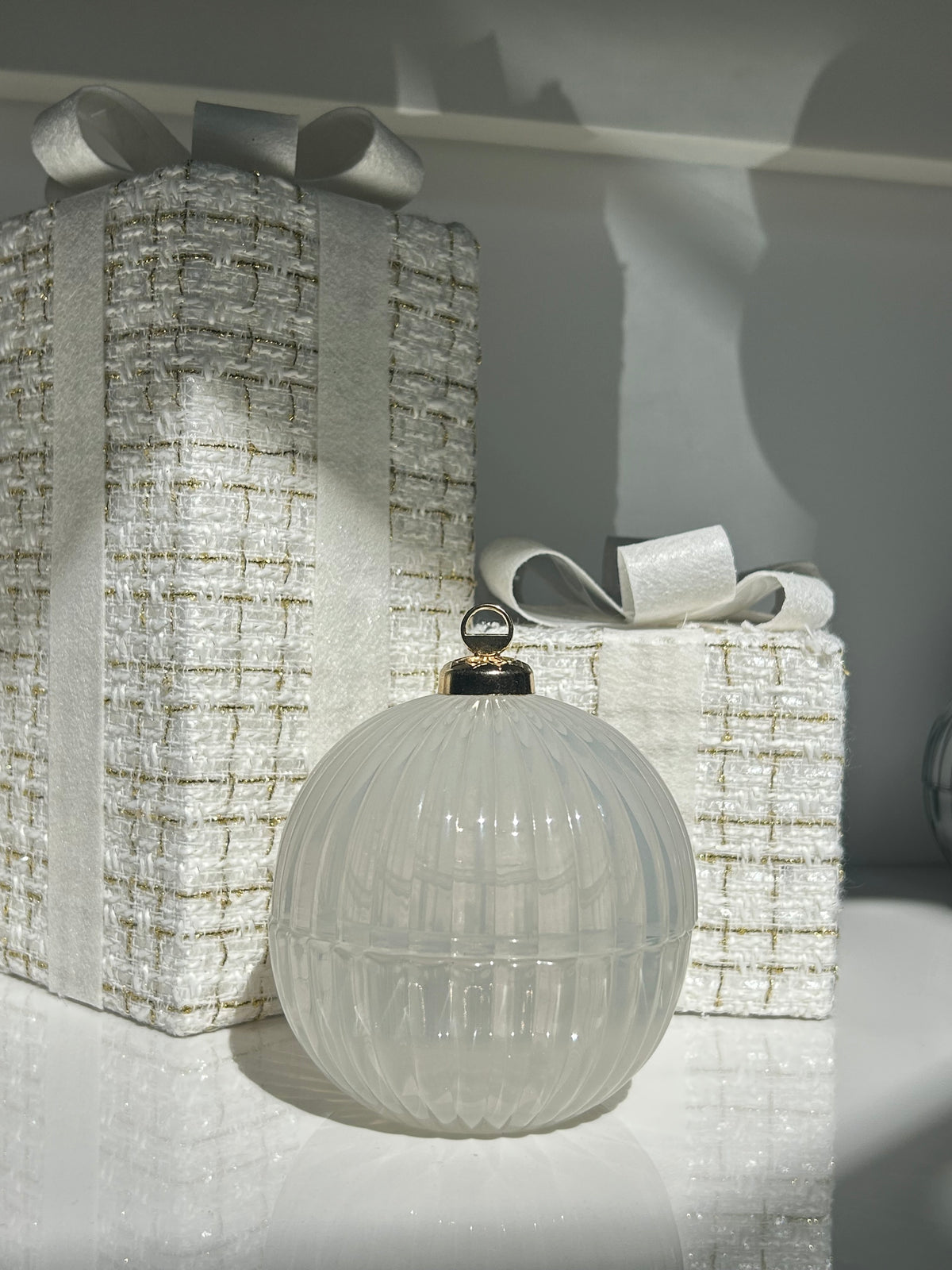 Medium White Ripple Baubles Candle